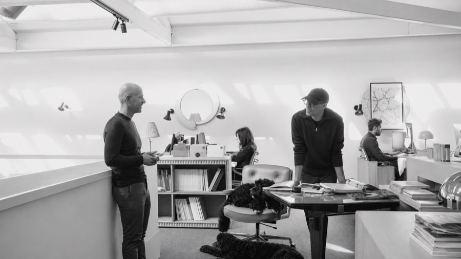 L'équipe au travail dans l'atelier
